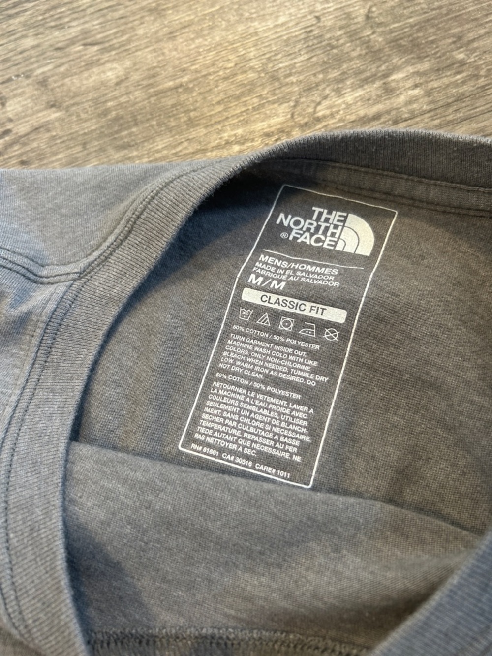The North Face Long Sleeve Shirt Gray Logo Tee Men’s Medium - Picture 3 of 7